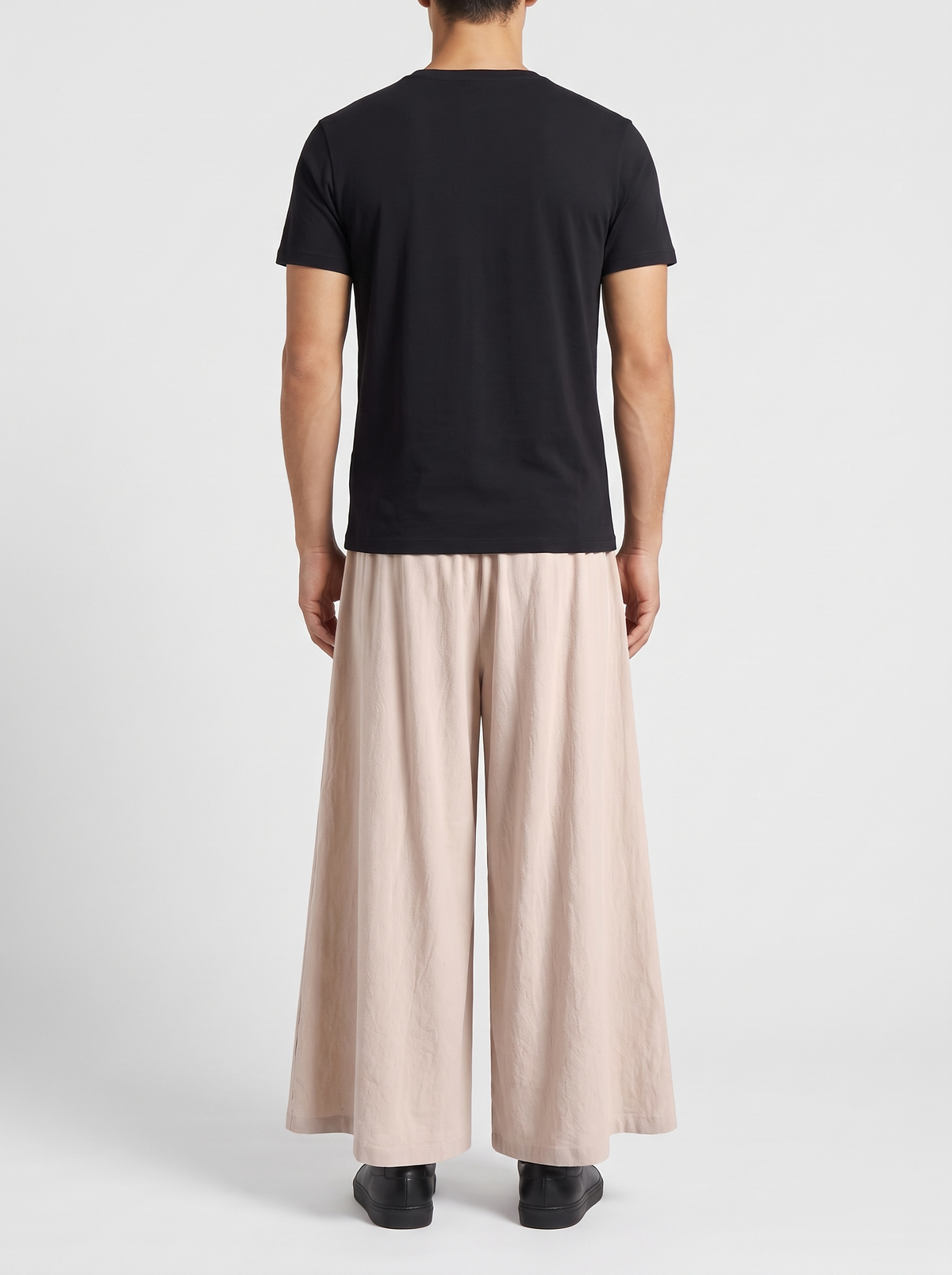 EARTH STANCE // DAICHI HAKAMA - SAND - on model