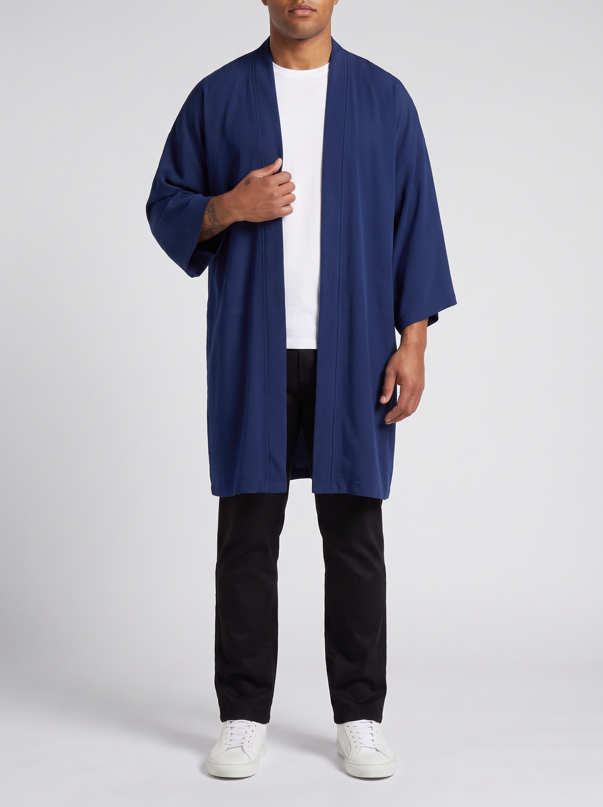 FLOWING CLOAK // NAGARE HAORI - NAVY - on model
