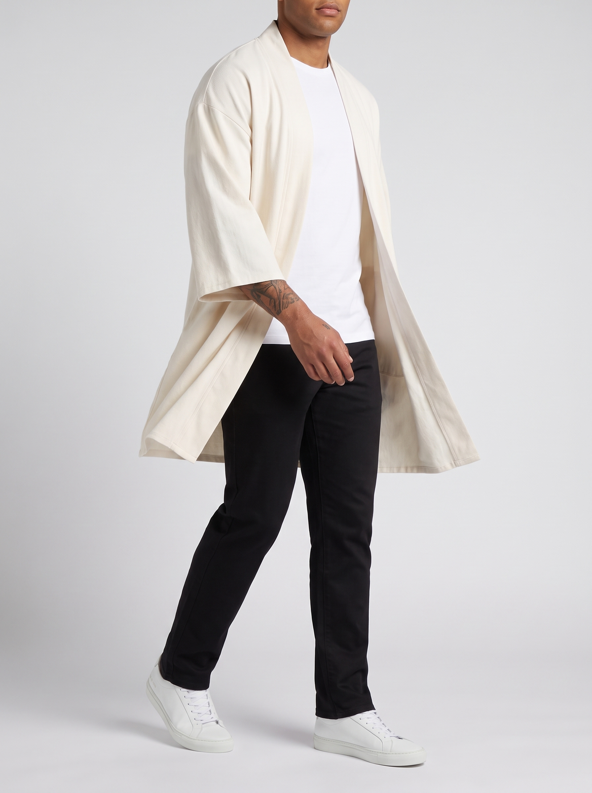FLOWING CLOAK // NAGARE HAORI - WHITE - on model